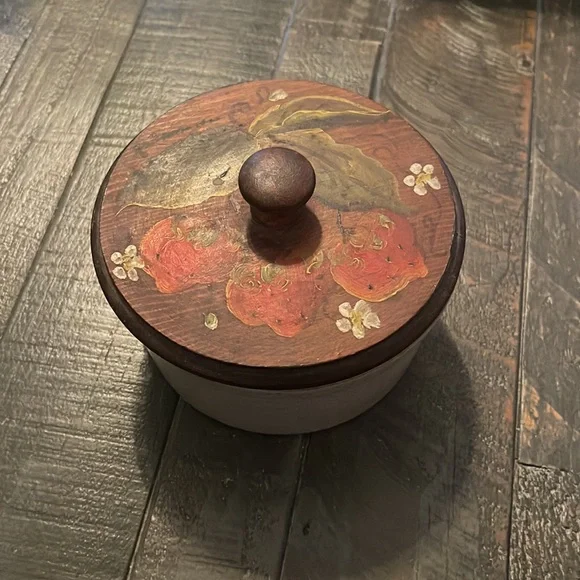 🍓Vintage Handcrafted Strawberry Wooden Lid Pottery Canister - Picture 3 of 9